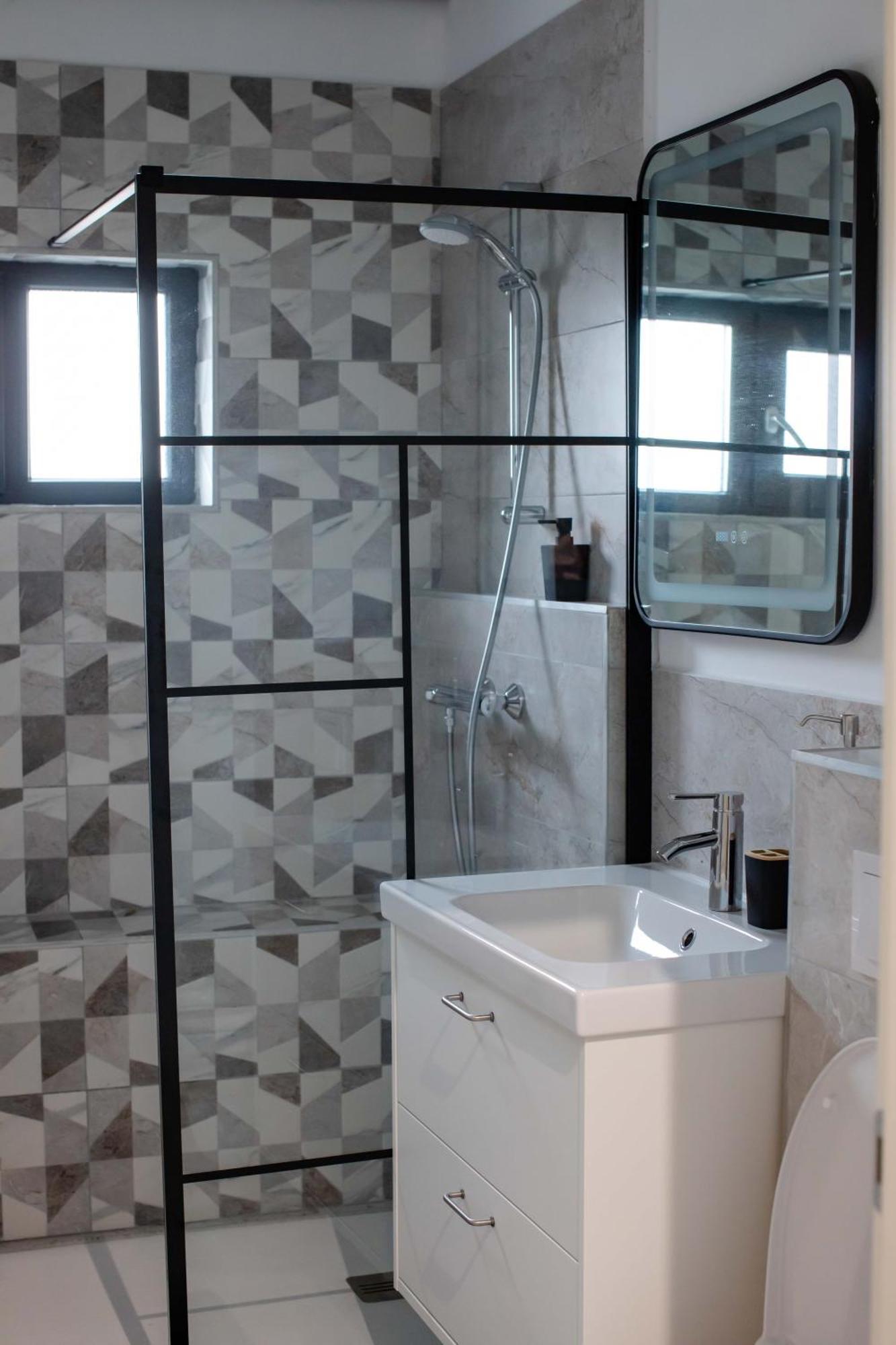 Beautiful New Super Location Apartment *