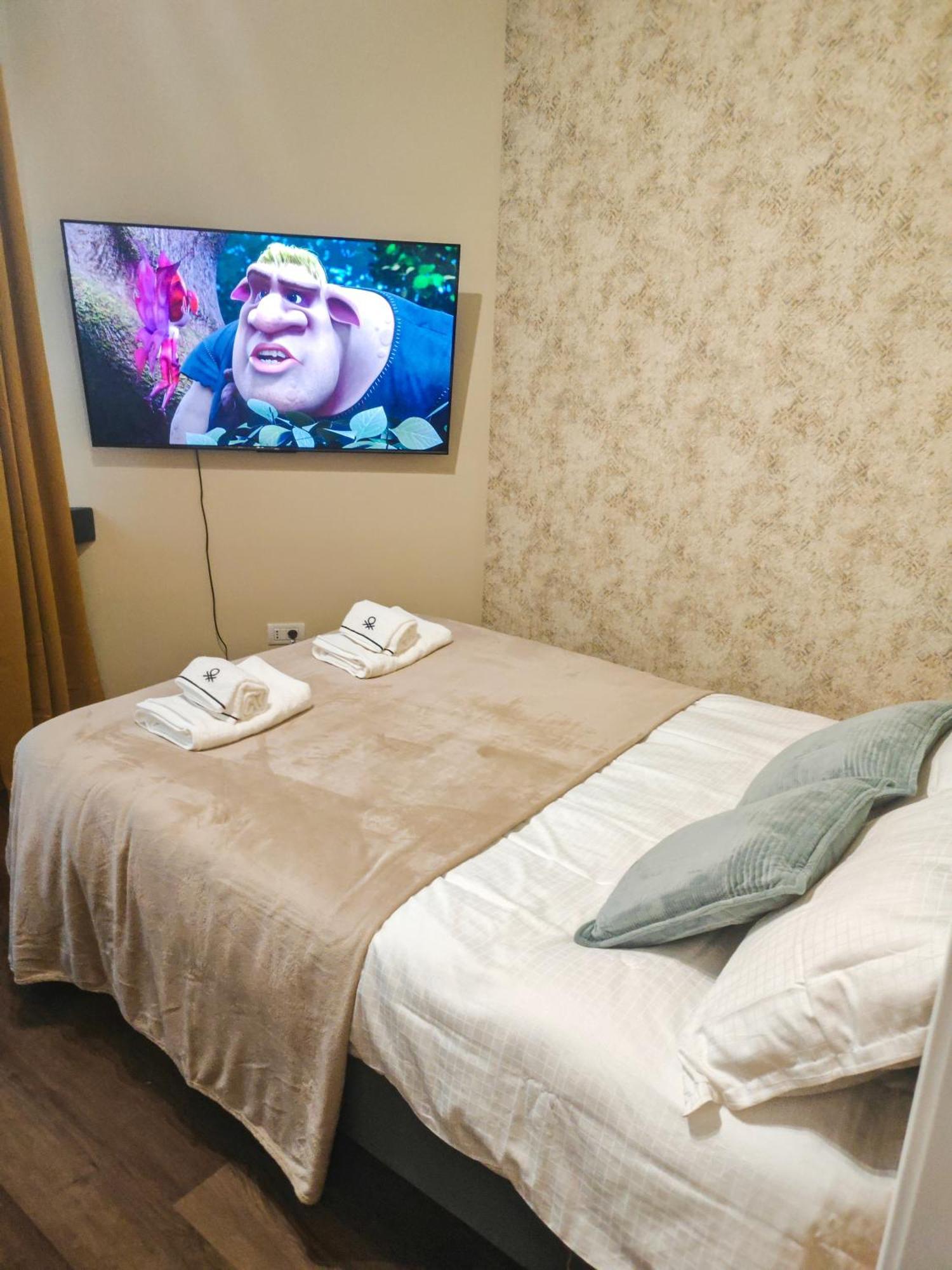 Beautiful New Super Location Apartment *